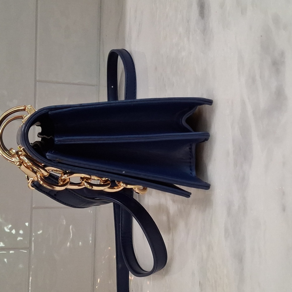 Chain Handbag - Picture 4 of 15